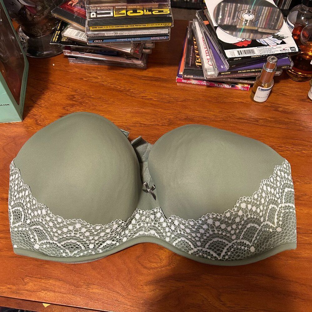 Cacique Mint Green 40DD Bra w. 4 Hook Rows, White Lace Trim & Bow